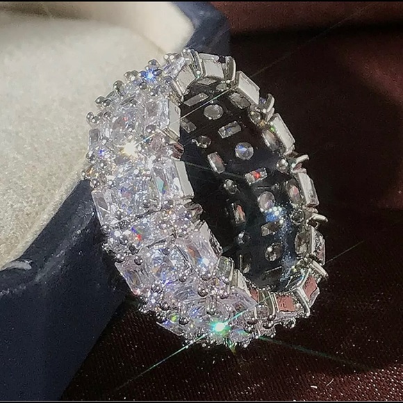 Cubic Zirconia Silver Plated Wedding Ring Sz 6 - Picture 3 of 3